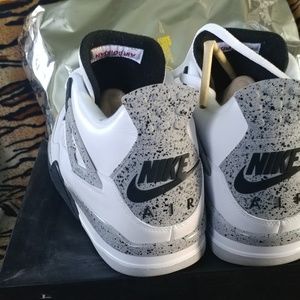 Air Jordan 4 Retro